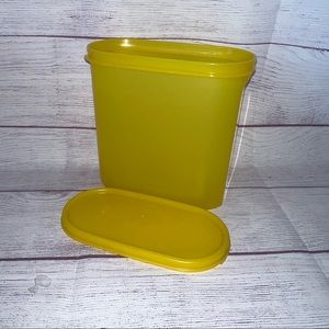 New Tupperware 1613 Modular Mate 7 1/4 Cups With Lid Yellow